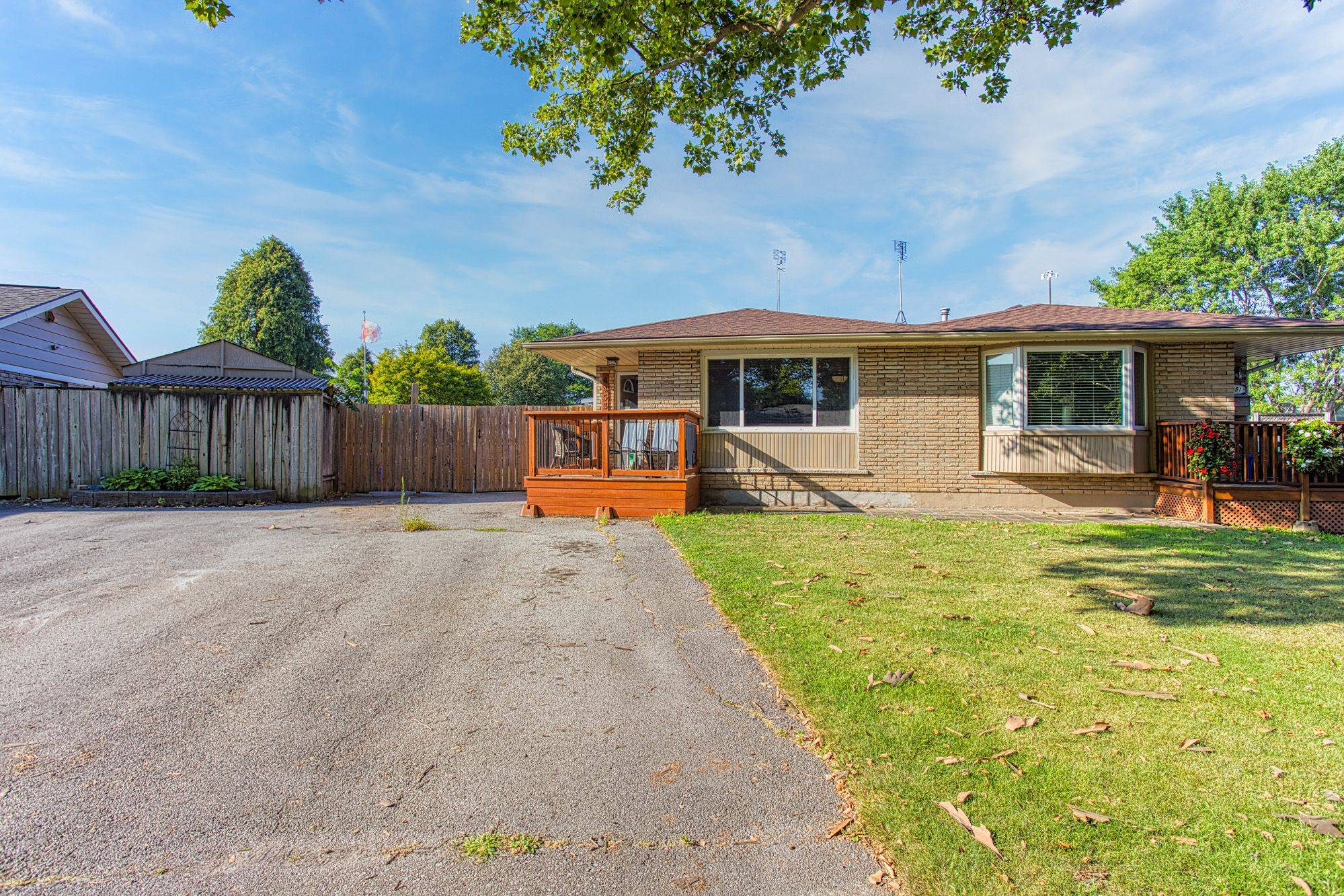 Niagara Falls, ON L2E 5W8,4453 Meadowvale DR #Main