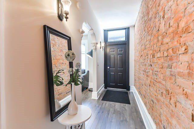 Hamilton, ON L9H 2P6,32 Main ST