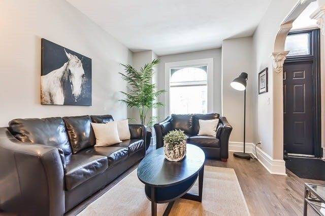 Hamilton, ON L9H 2P6,32 Main ST