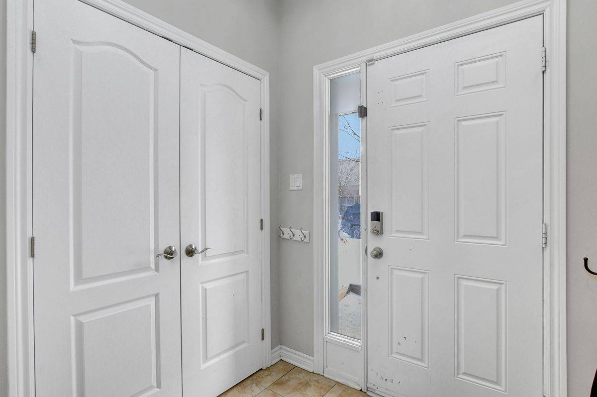 Stittsville - Munster - Richmond, ON K2S 0B1,156 Talltree CRES