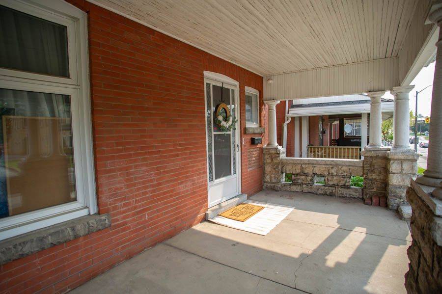 Brantford, ON N3S 3P2,522 Colborne ST #UPPER