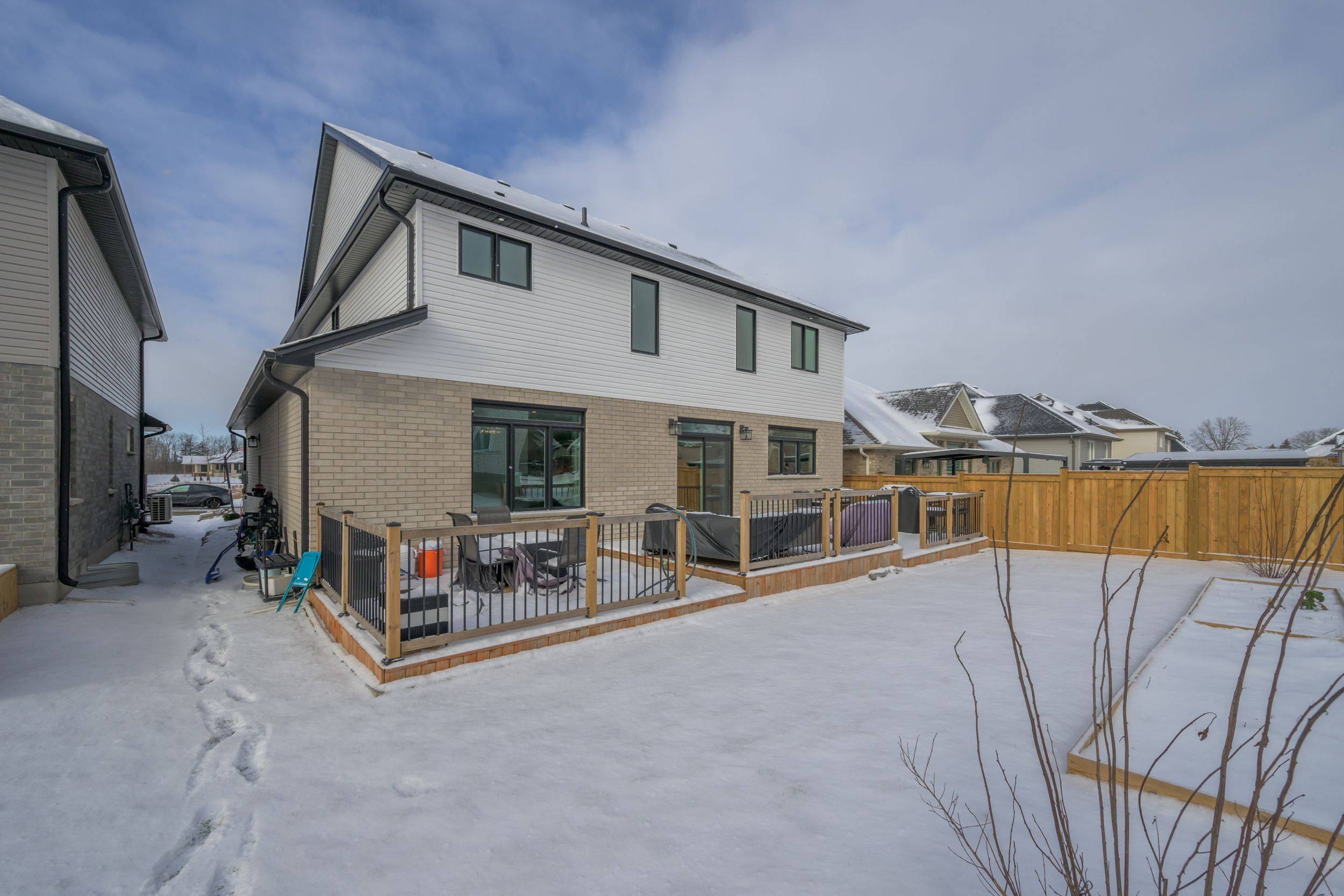 Central Elgin, ON N5R 0M7,48 Snowy Owl TRL