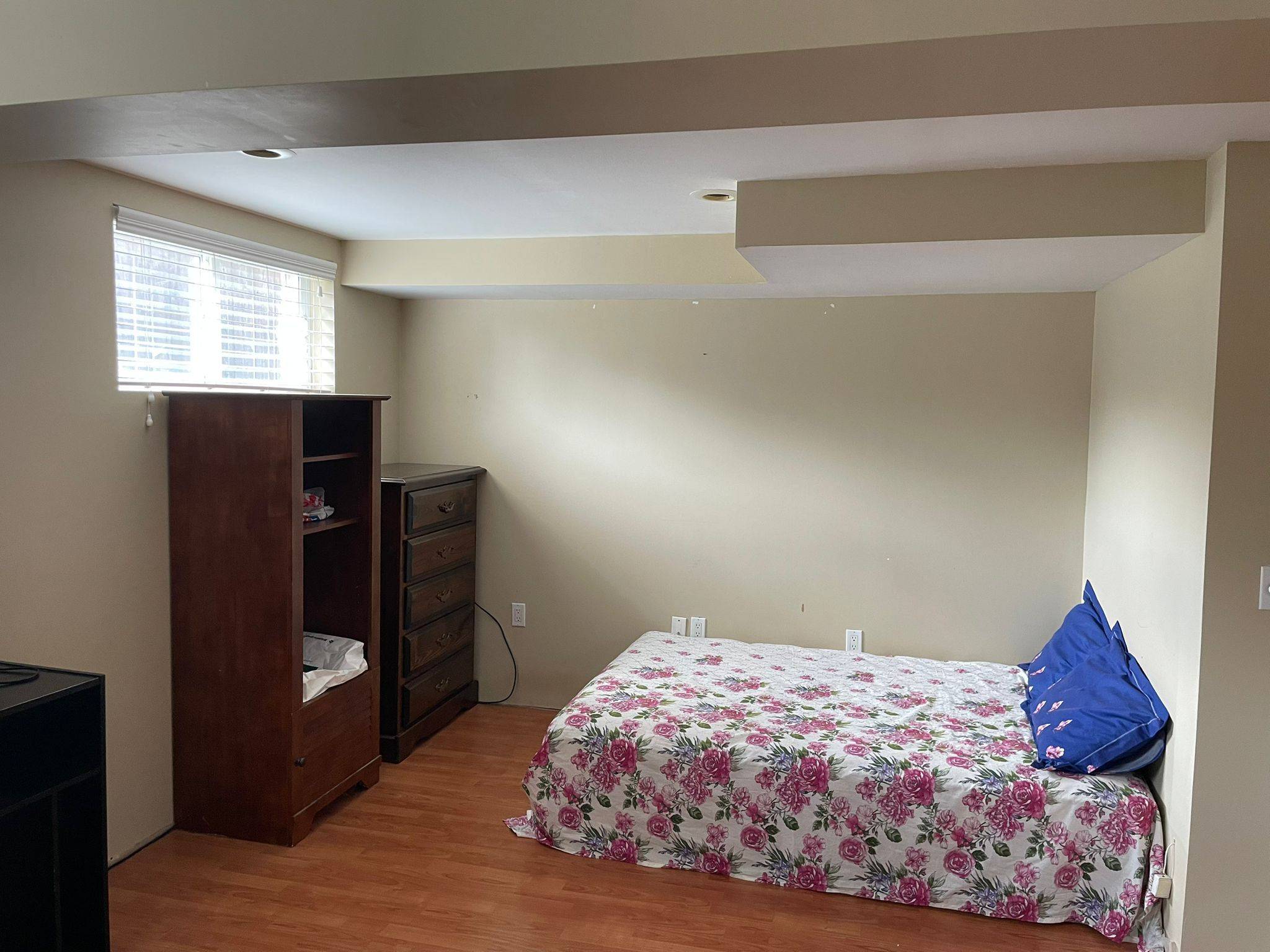 Niagara Falls, ON L2E 5W8,4453 Meadowvale DR #Lower