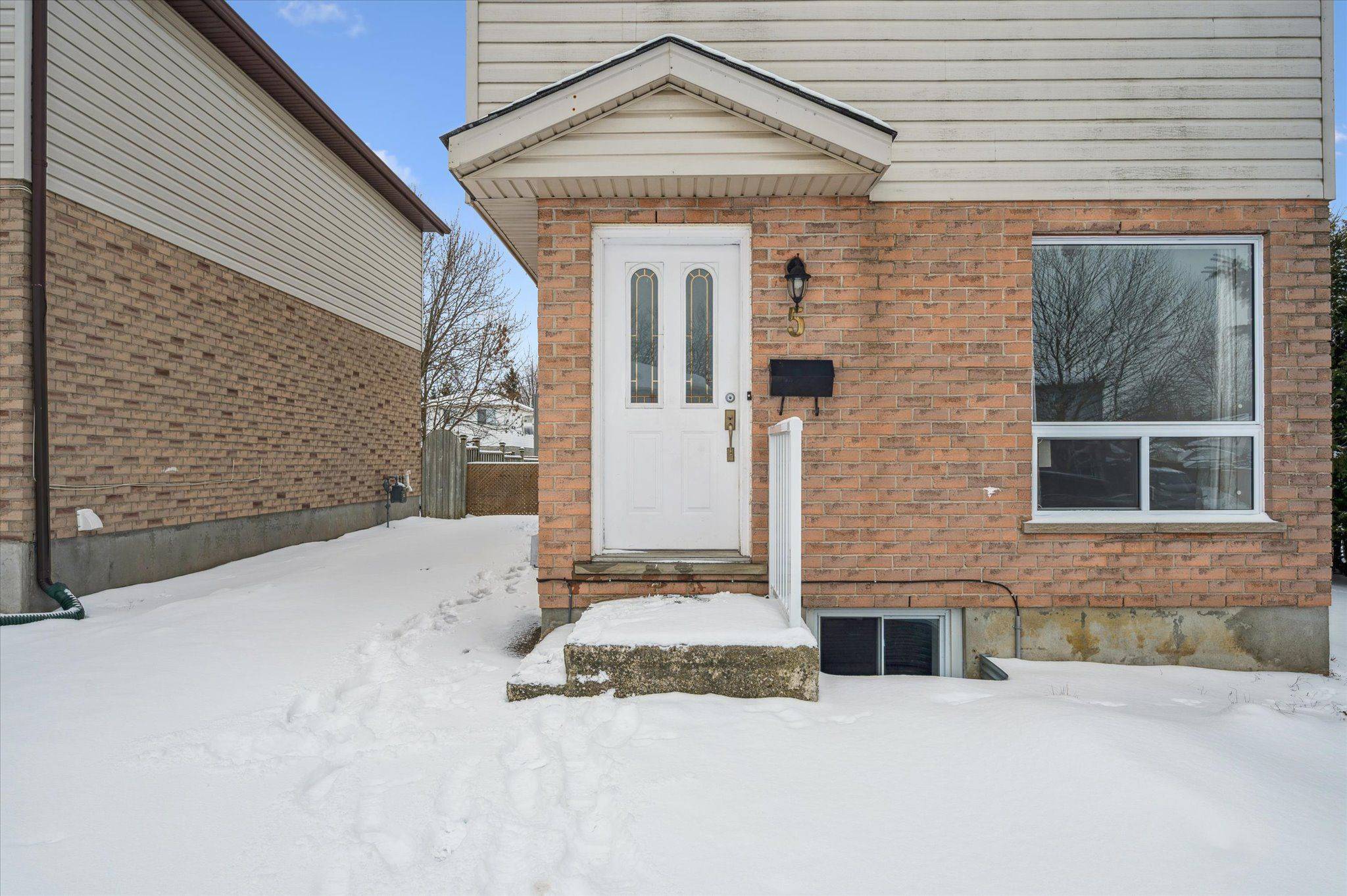Guelph, ON N1E 6W7,5 Troy CRES