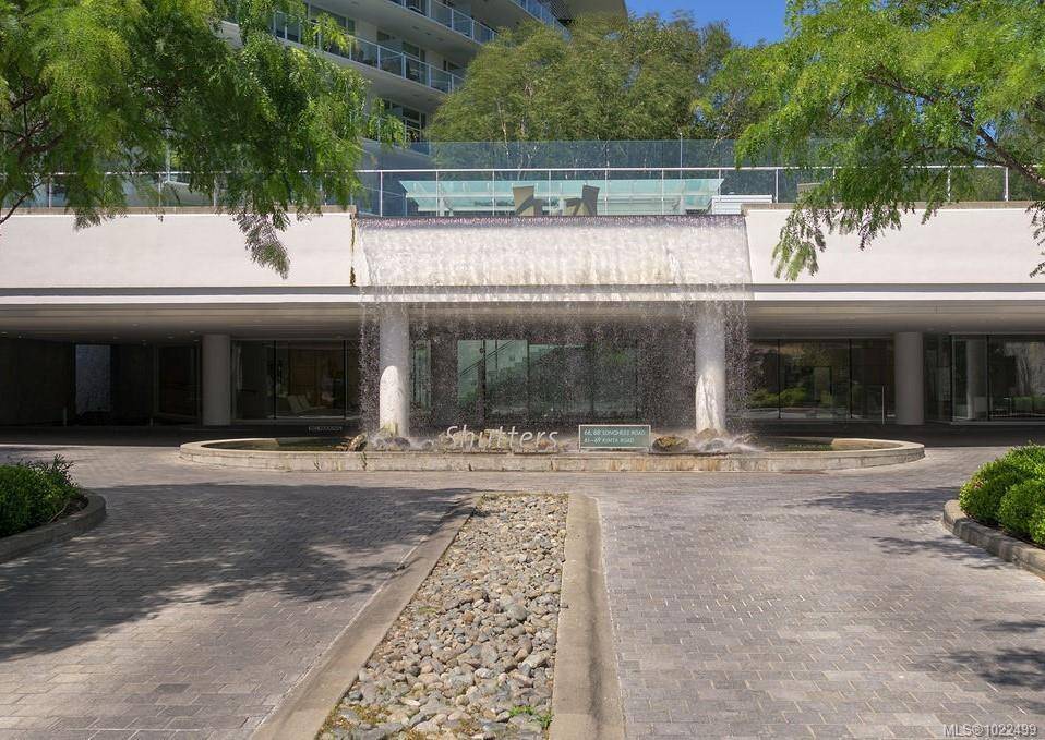 Victoria, BC V9A 0A2,66 SONGHEES Rd #302