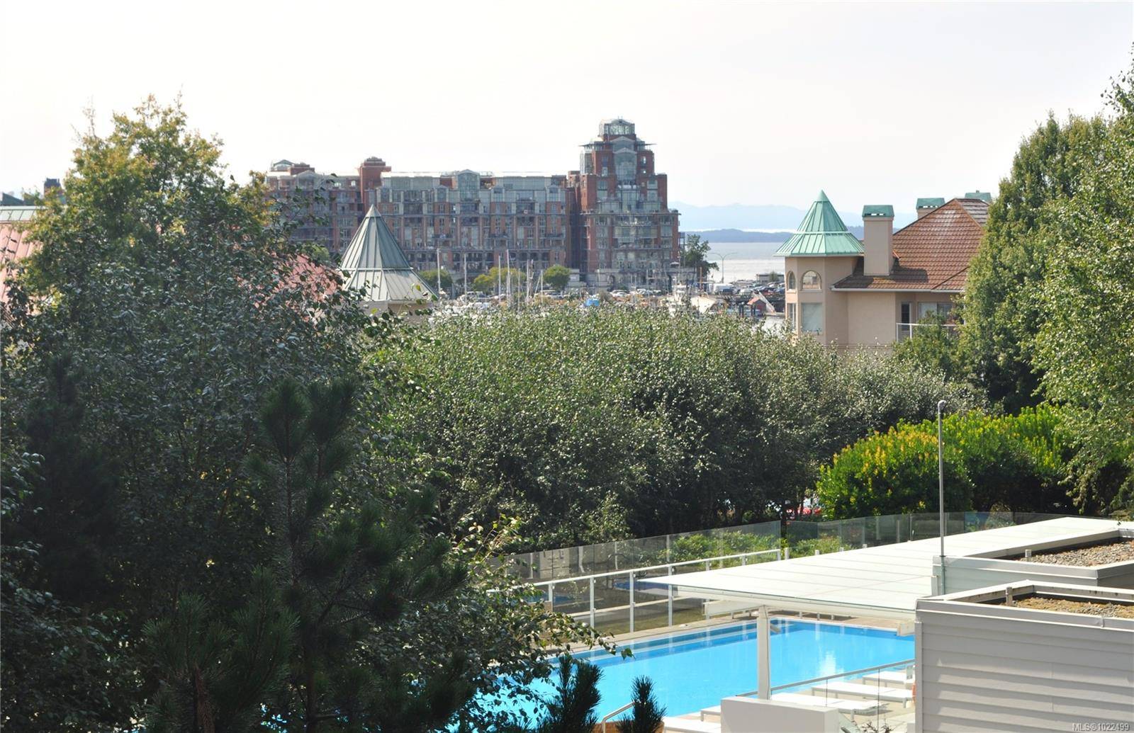 Victoria, BC V9A 0A2,66 SONGHEES Rd #302