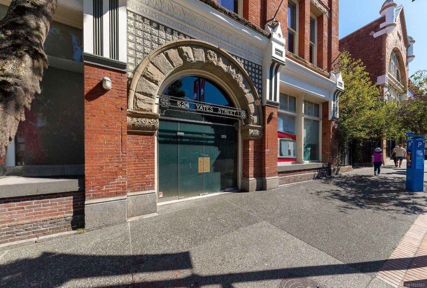 Victoria, BC V8W 1K8,524 Yates St #101