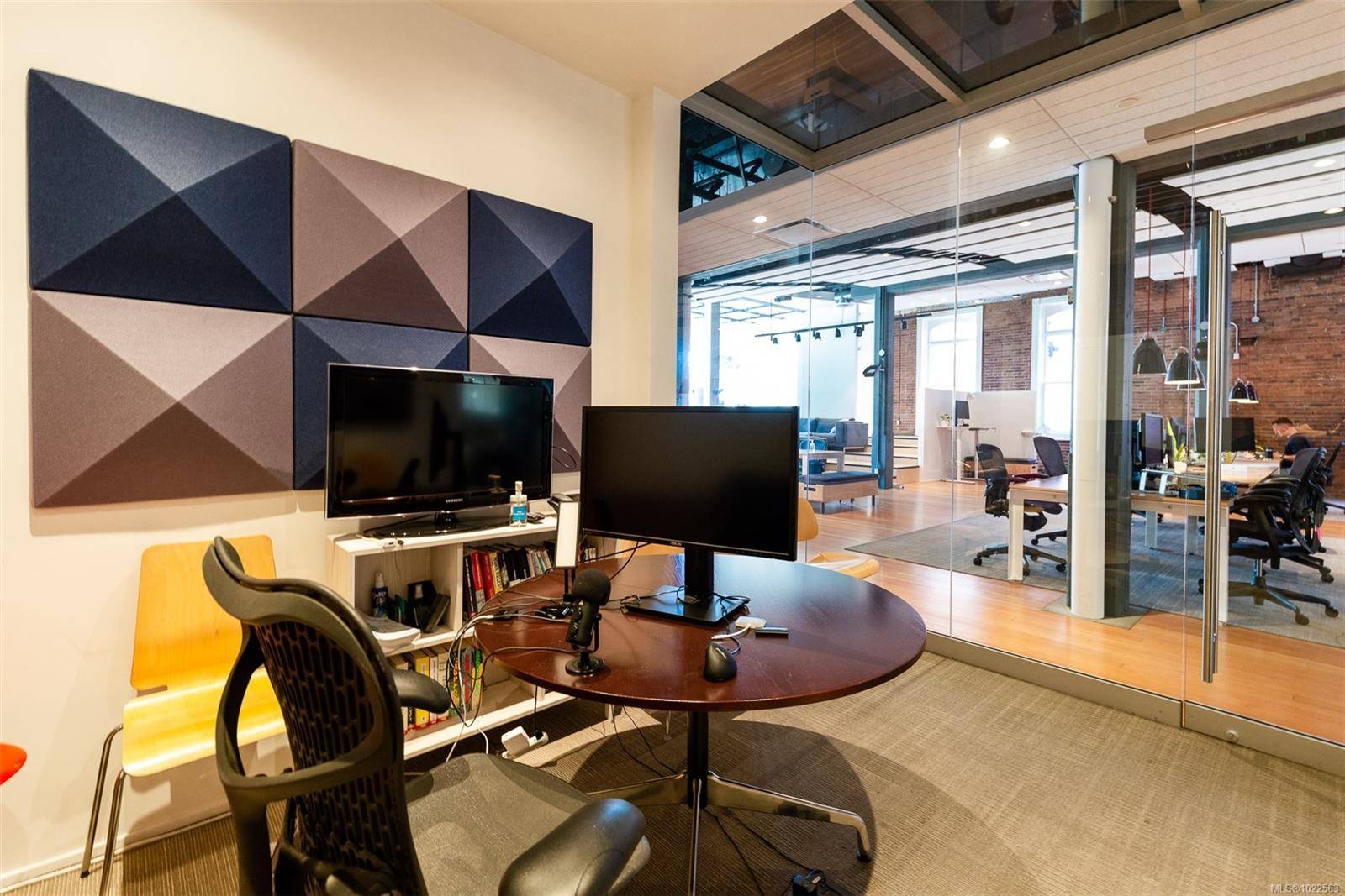 Victoria, BC V8W 1K8,524 Yates St #101