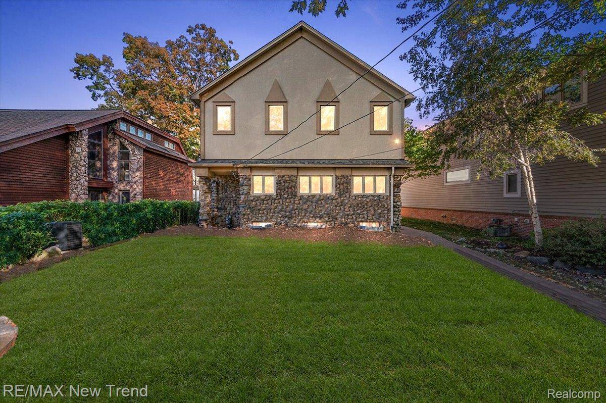 Waterford, MI 48327,727 McDougal DR