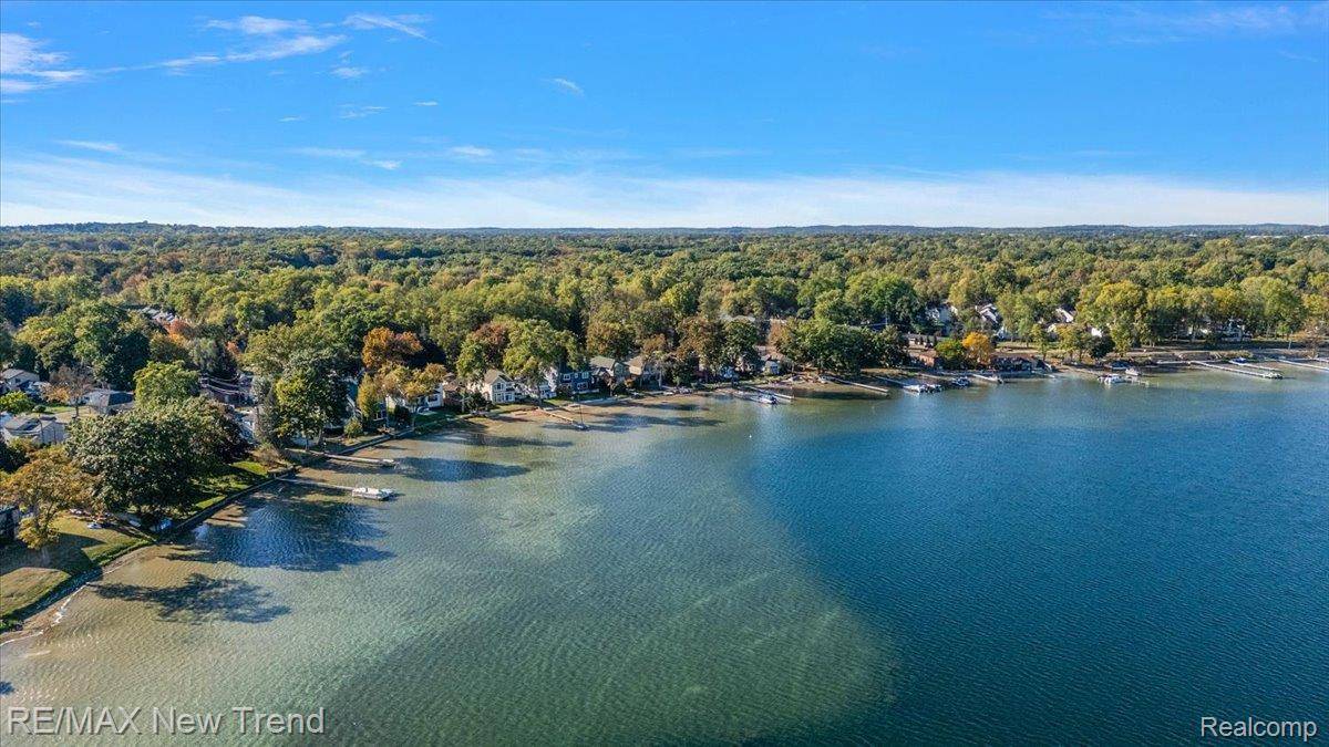 Waterford, MI 48327,727 McDougal DR