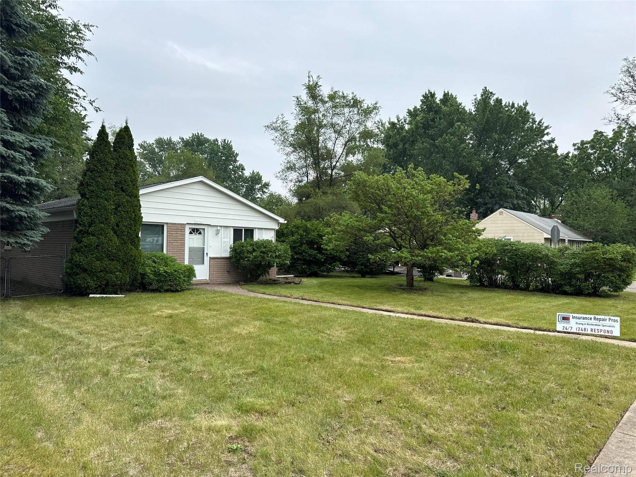 Southfield, MI 48033,21104 Inkster RD