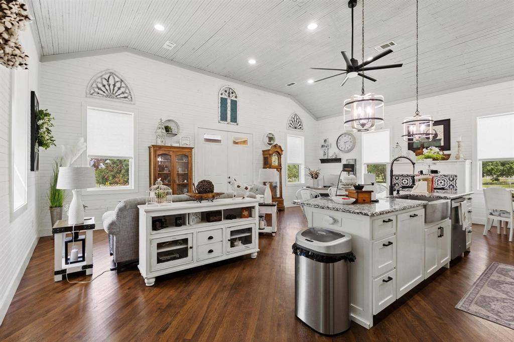 Collinsville, TX 76233,100 Sanders Lane