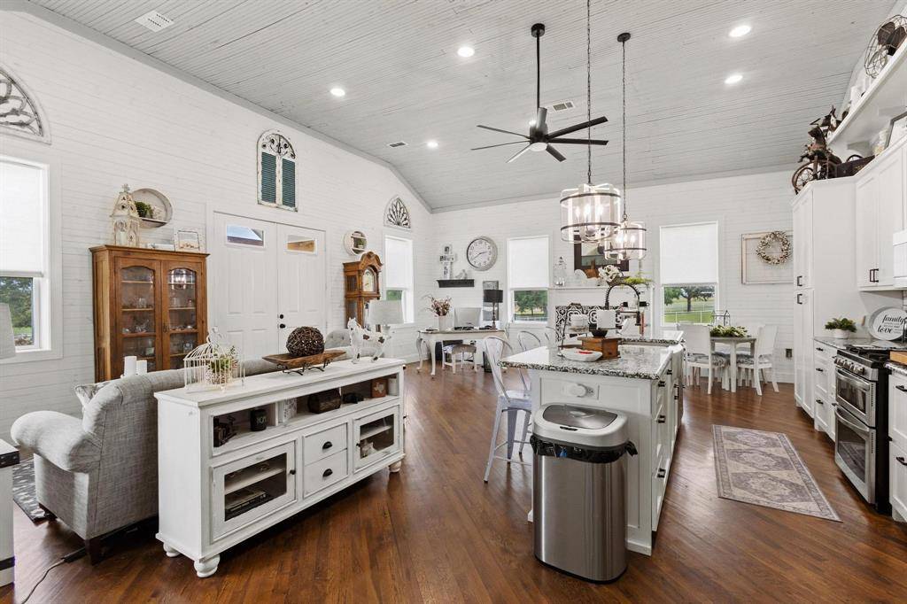 Collinsville, TX 76233,100 Sanders Lane