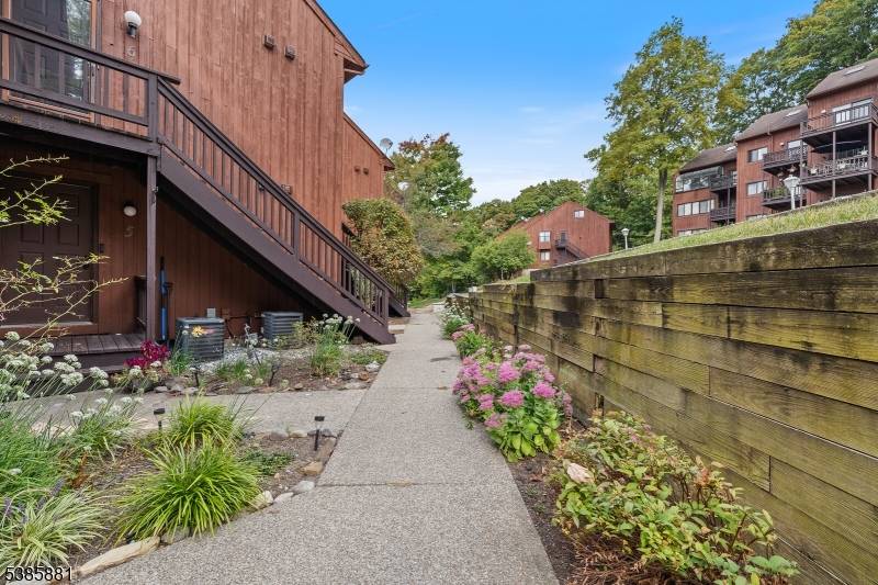 Vernon Twp., NJ 07462,4 Attitash Dr Unit 6 #6