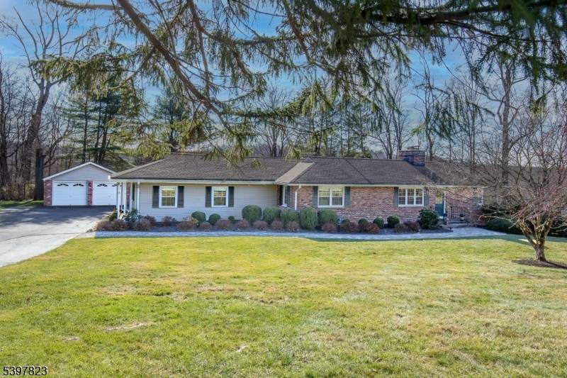 Mendham Twp., NJ 07960,1 Dogwood Dr