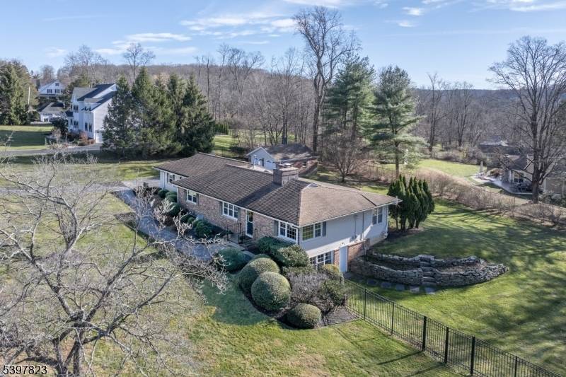 Mendham Twp., NJ 07960,1 Dogwood Dr