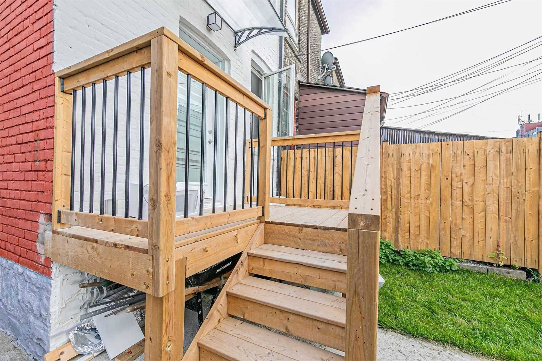 Toronto C01, ON M5T 2N4,66a Bellevue AVE