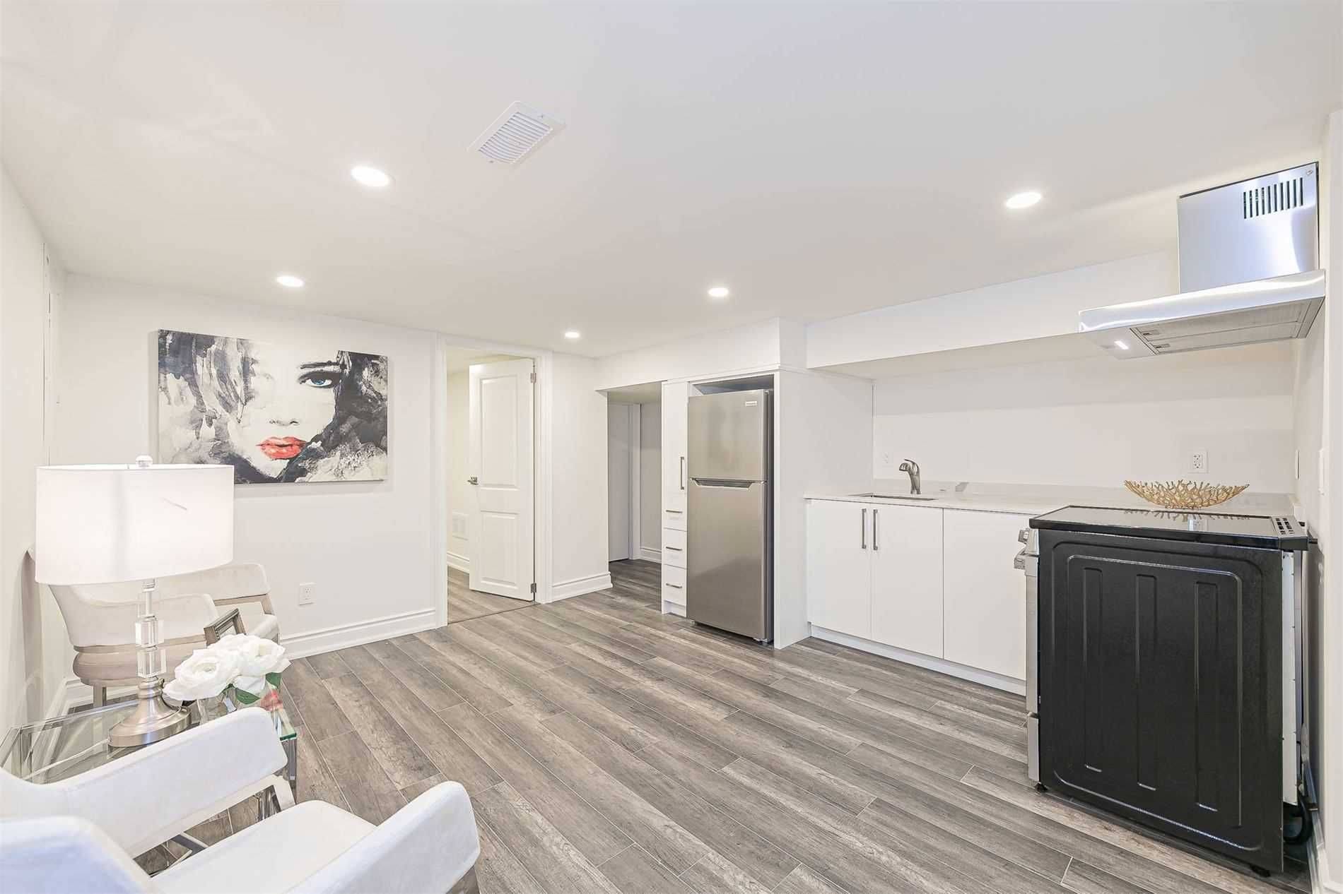 Toronto C01, ON M5T 2N4,66a Bellevue AVE