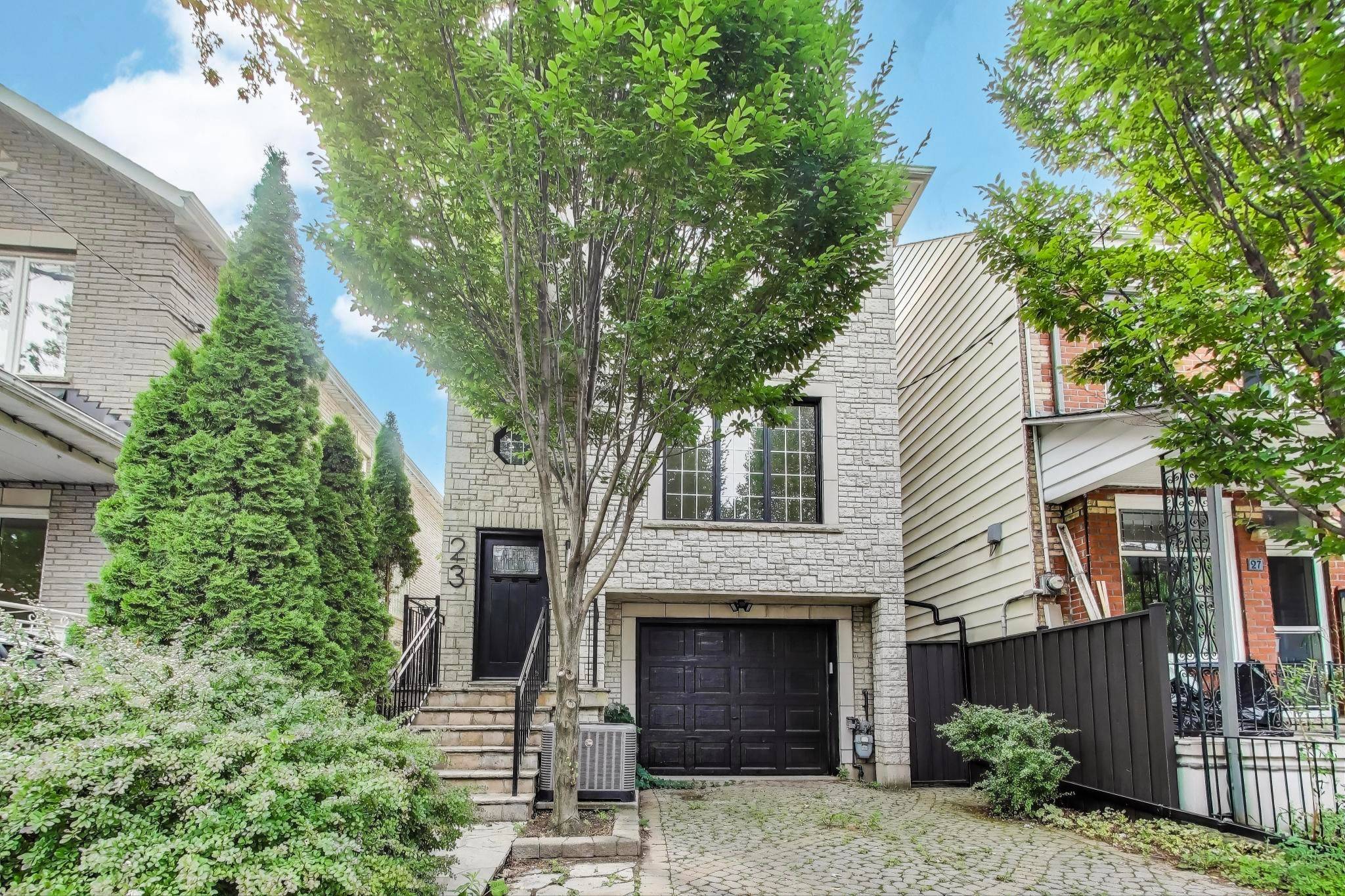 Toronto C01, ON M6J 1C1,23 Mitchell AVE