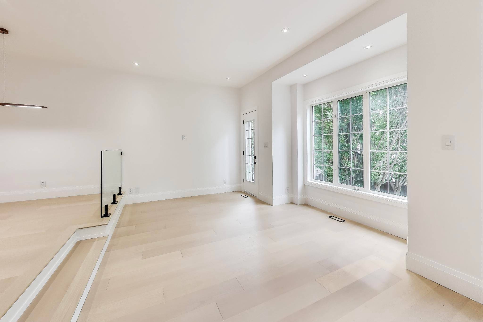 Toronto C01, ON M6J 1C1,23 Mitchell AVE