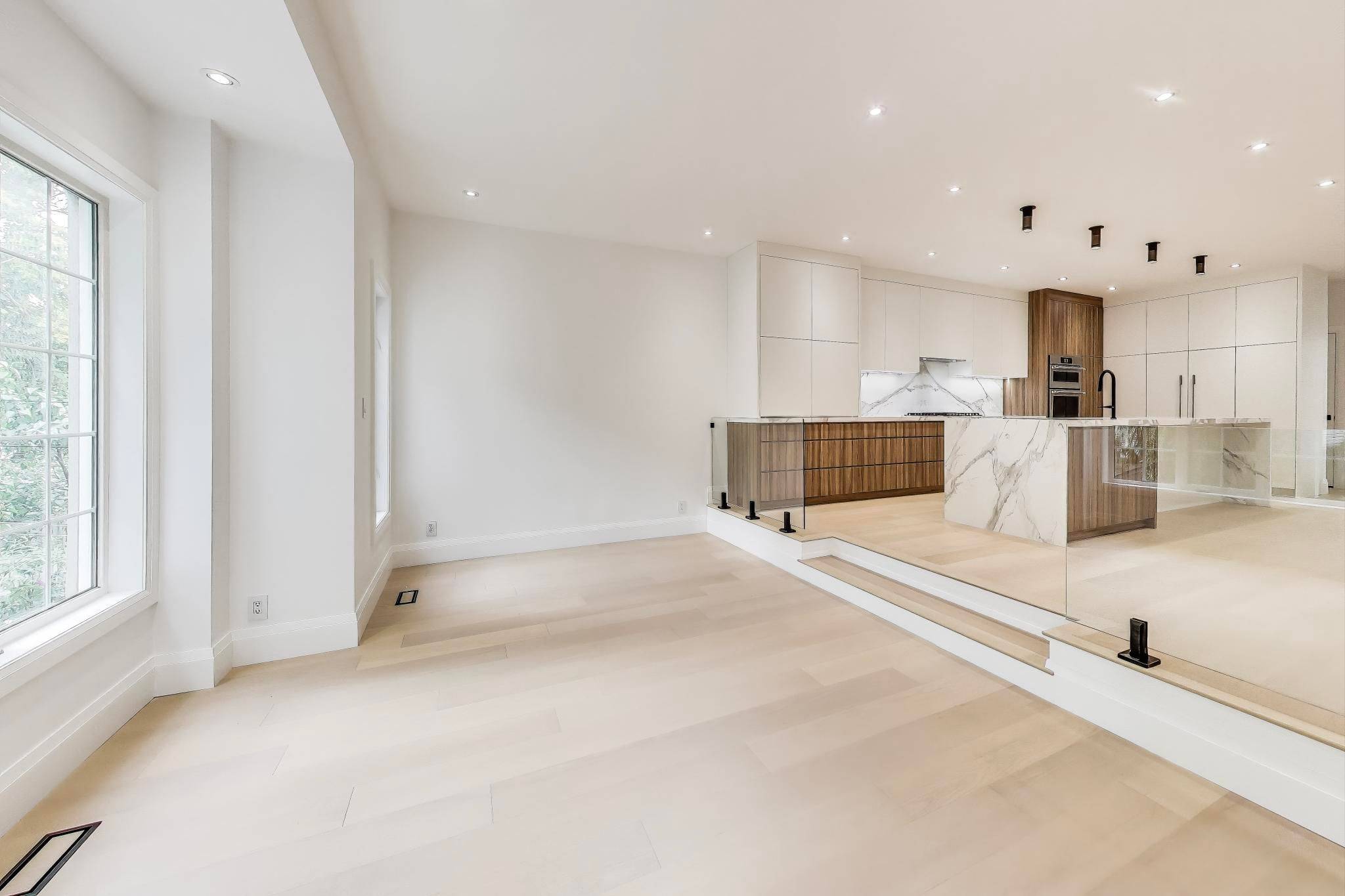 Toronto C01, ON M6J 1C1,23 Mitchell AVE