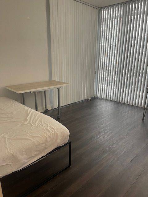 Toronto C01, ON M5V 2V9,422 Lake Shore BLVD W #M Bed