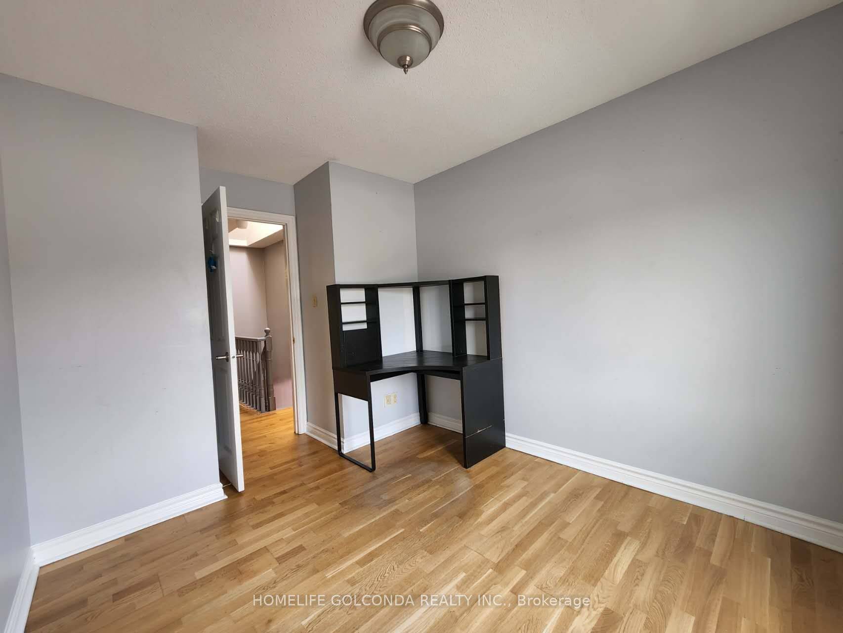 Toronto E07, ON M1S 1B8,6 Dowry ST #7