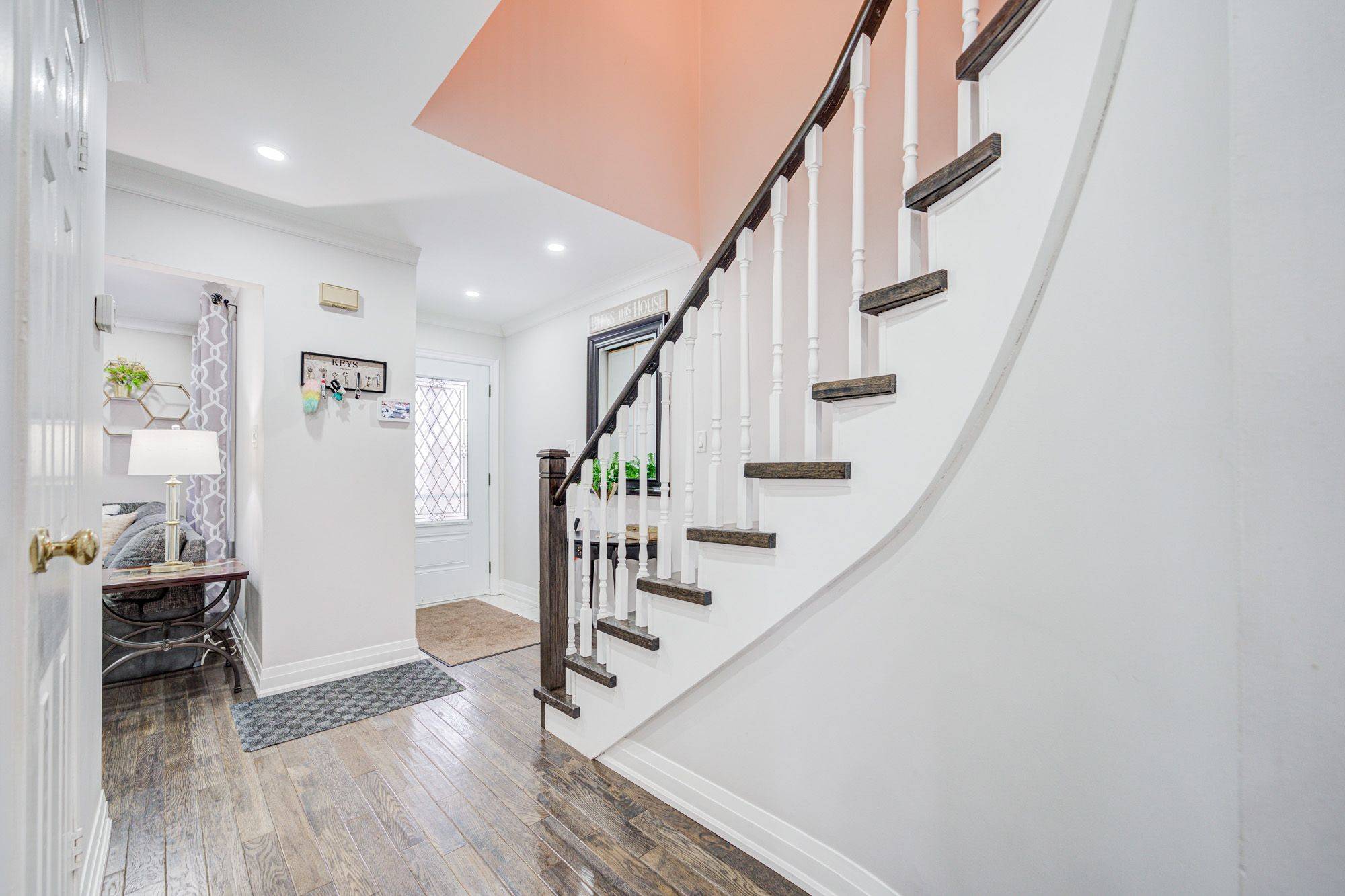 Whitby, ON L1N 8C9,11 Eberlee CT