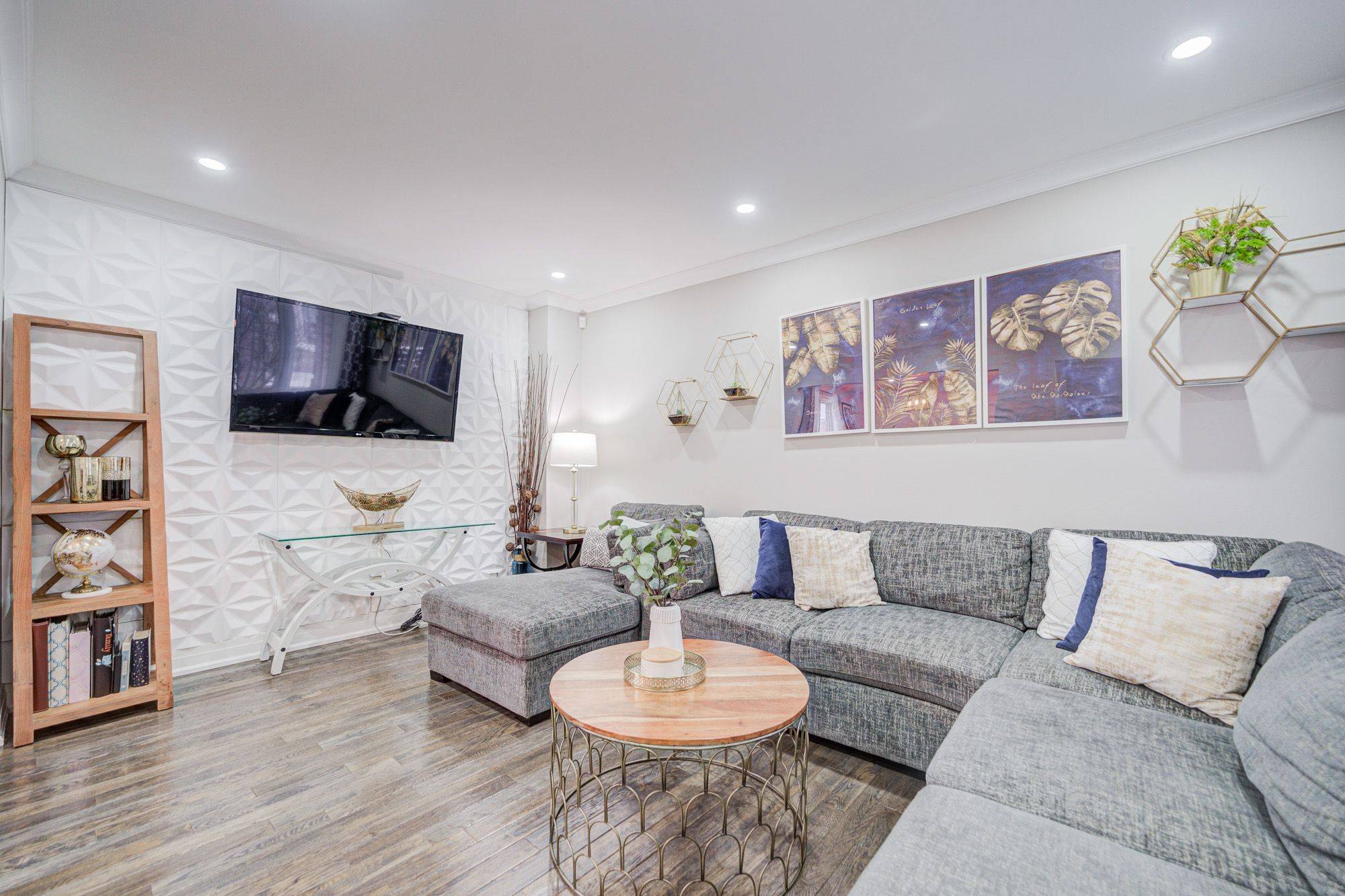 Whitby, ON L1N 8C9,11 Eberlee CT