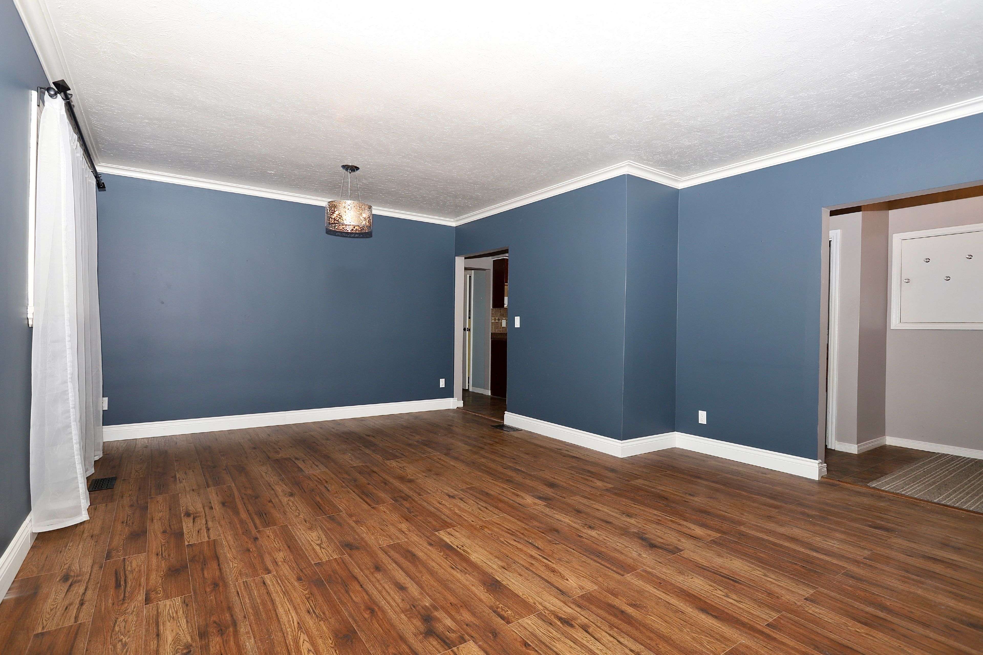 Oshawa, ON L1N 5N3,885 Myers ST #Main