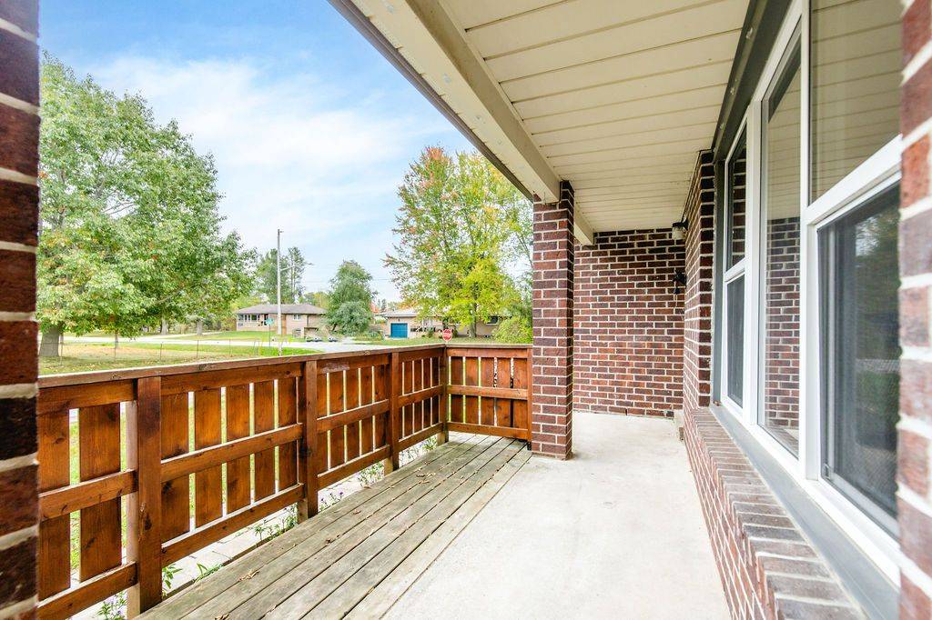 Essa, ON L0M 1B0,6 Duckworth ST