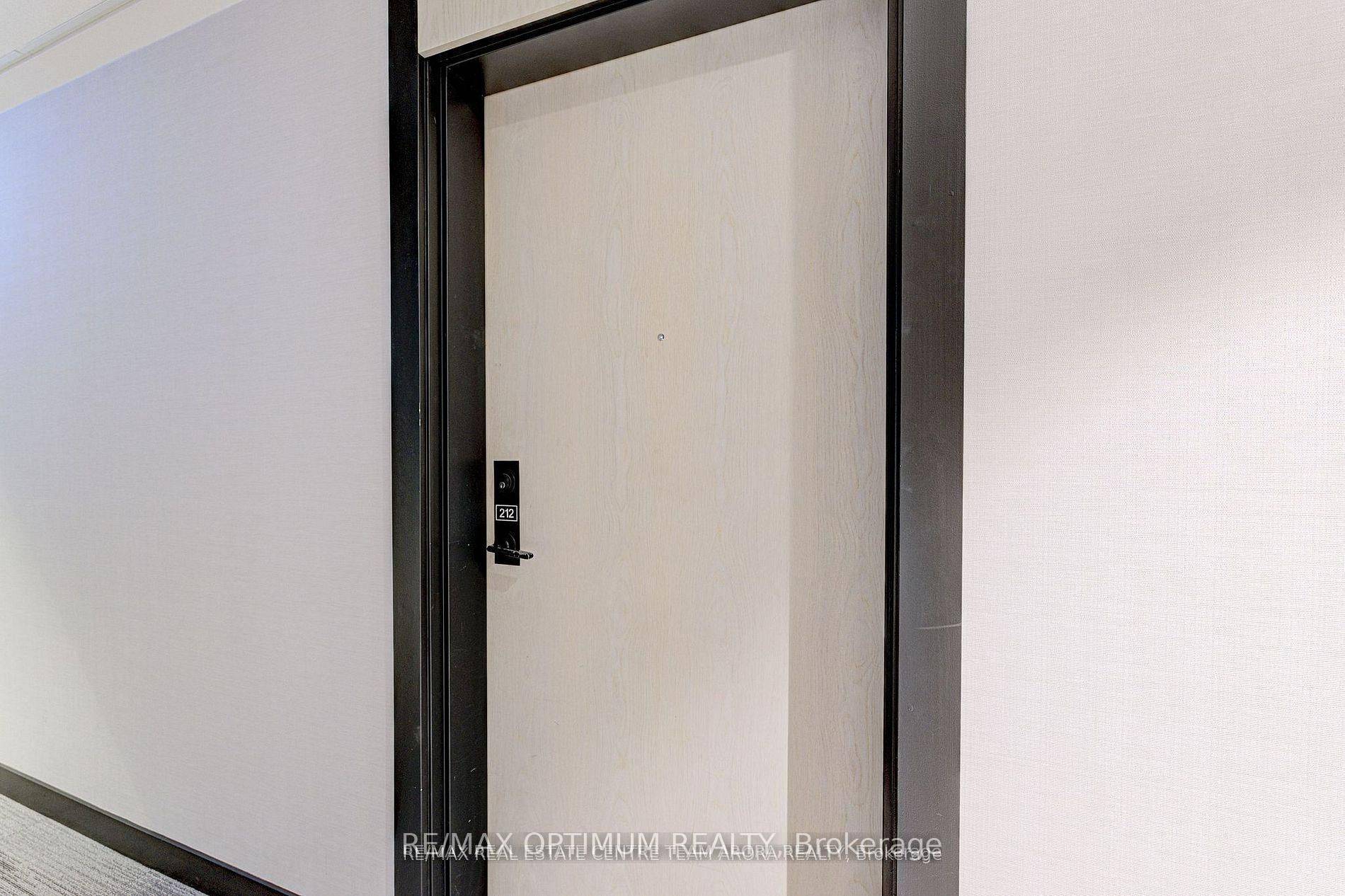 Oakville, ON L6H 0W5,168 Sabina DR #212