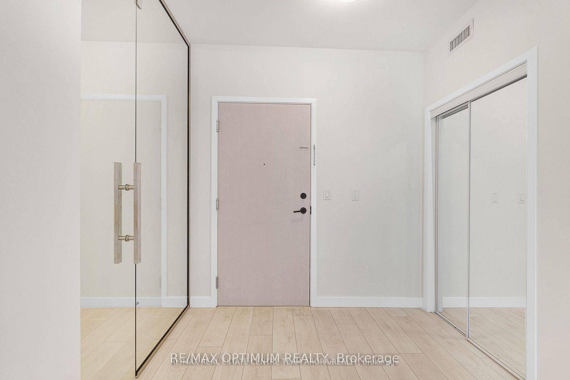 Oakville, ON L6H 0W5,168 Sabina DR #212