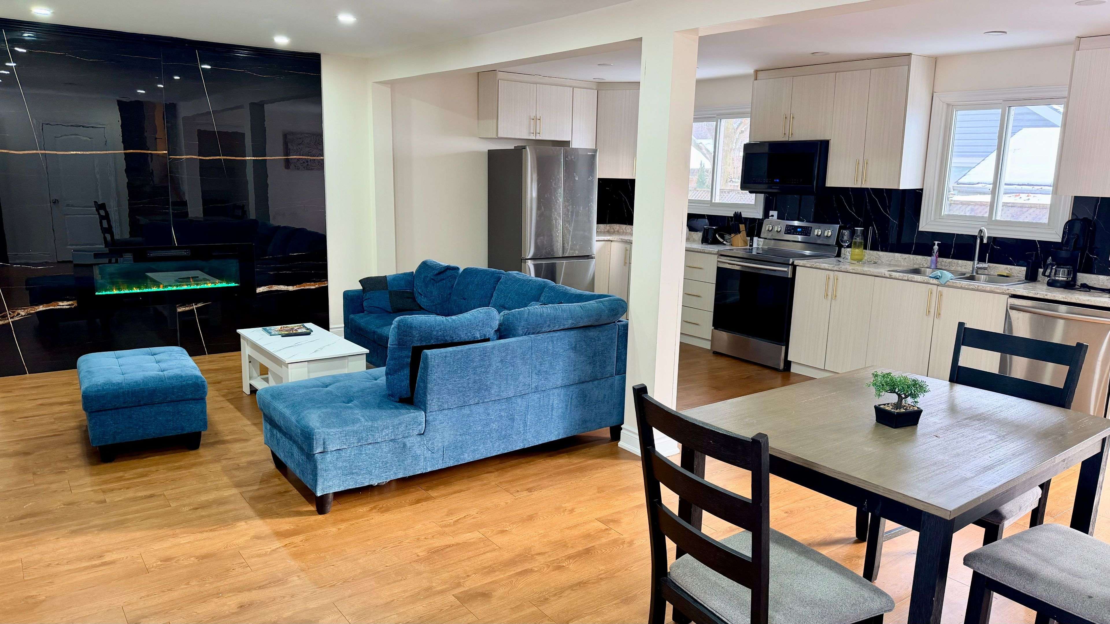 Oakville, ON L6L 1K2,3118 Victoria ST