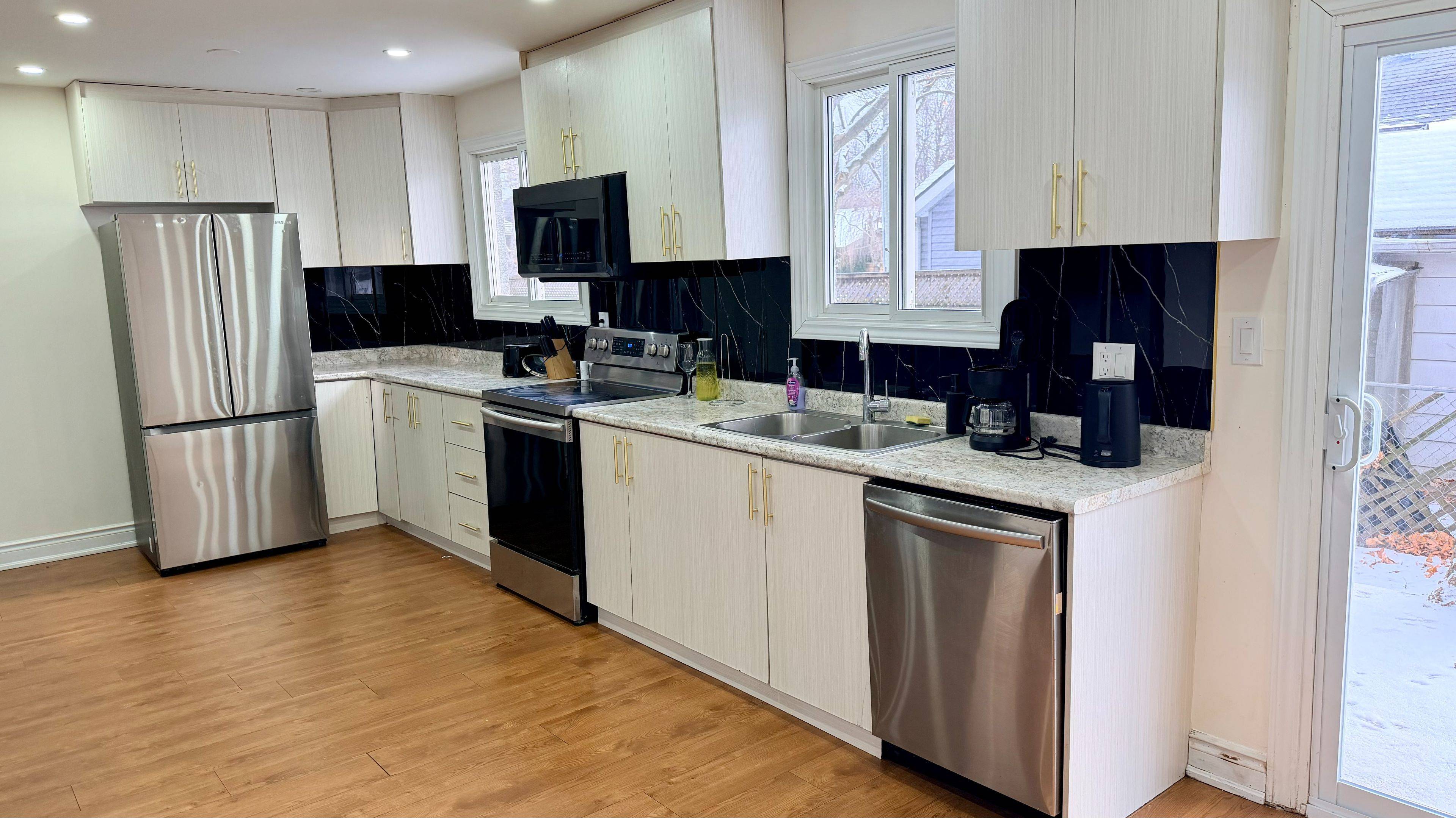 Oakville, ON L6L 1K2,3118 Victoria ST