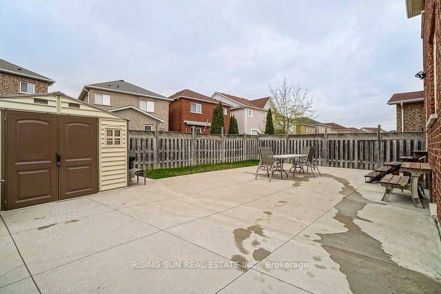 Brampton, ON L7A 1T7,20 Bramoak CRES