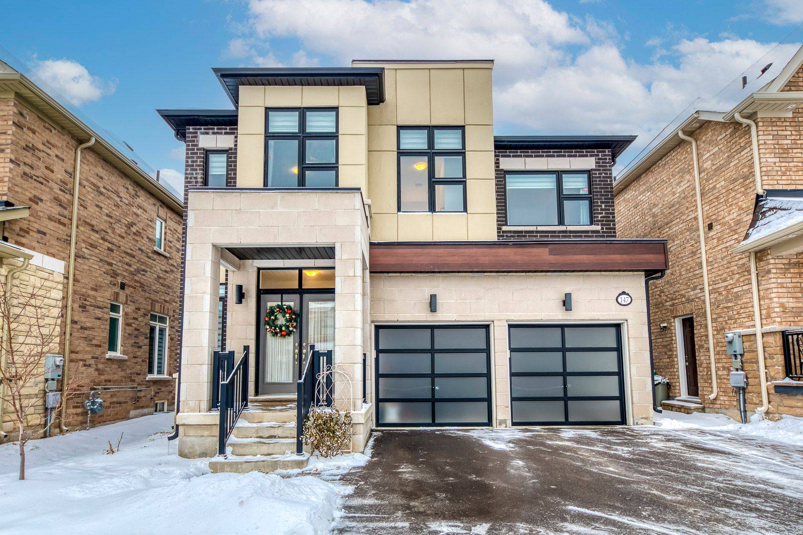 Oakville, ON L6H 1W7,147 Petgor PATH