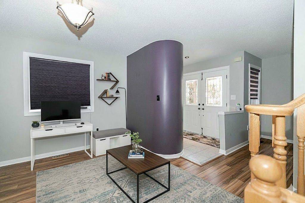 Brampton, ON L6R 1Y2,19 Field Sparrow RD