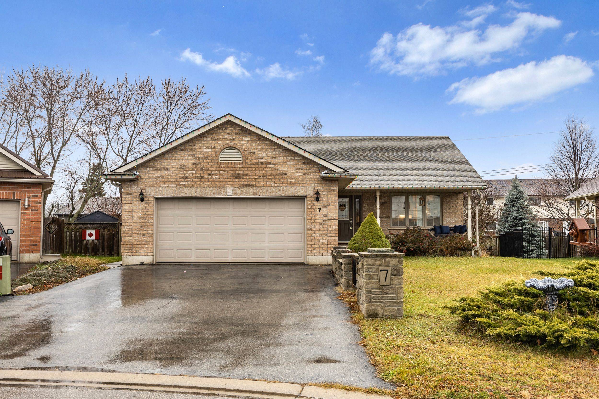 Norfolk, ON N4B 0A1,7 Fairfield CT