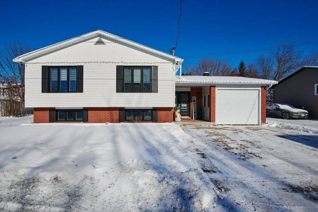 Champlain, ON K0B 1R0,25 Wall ST