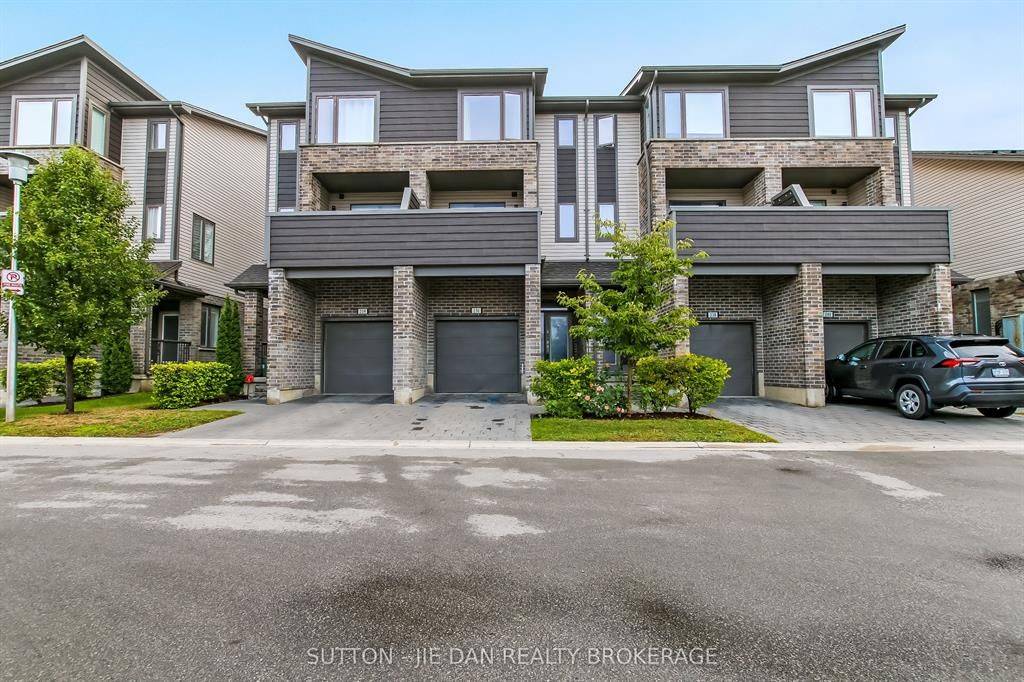 London North, ON N6G 0T8,1960 Dalmagarry RD #90