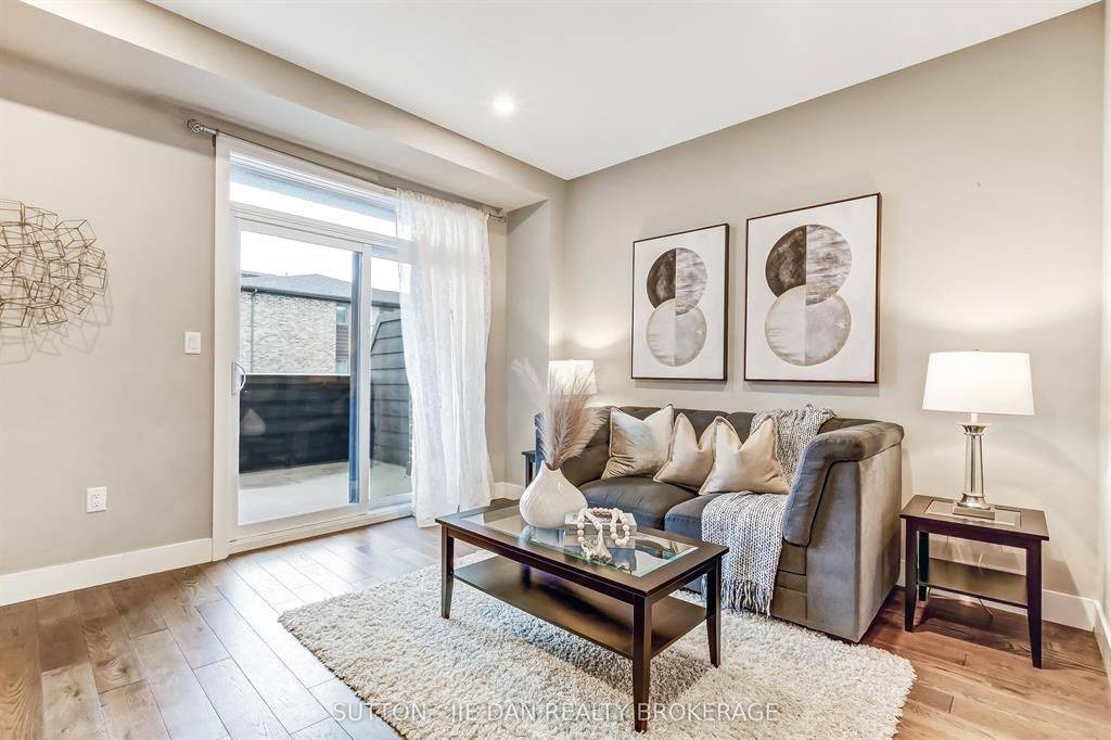 London North, ON N6G 0T8,1960 Dalmagarry RD #90