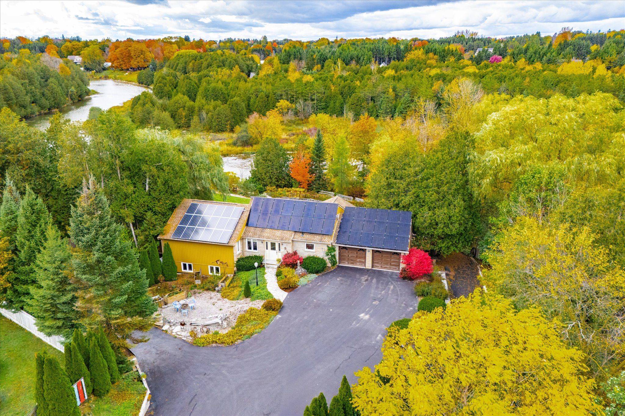 Centre Wellington, ON N1M 2W5,8060 Wellington Rd 18 RD