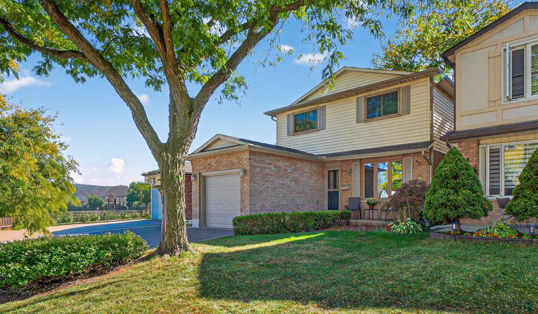 Hamilton, ON L8G 4L4,19 Salina PL