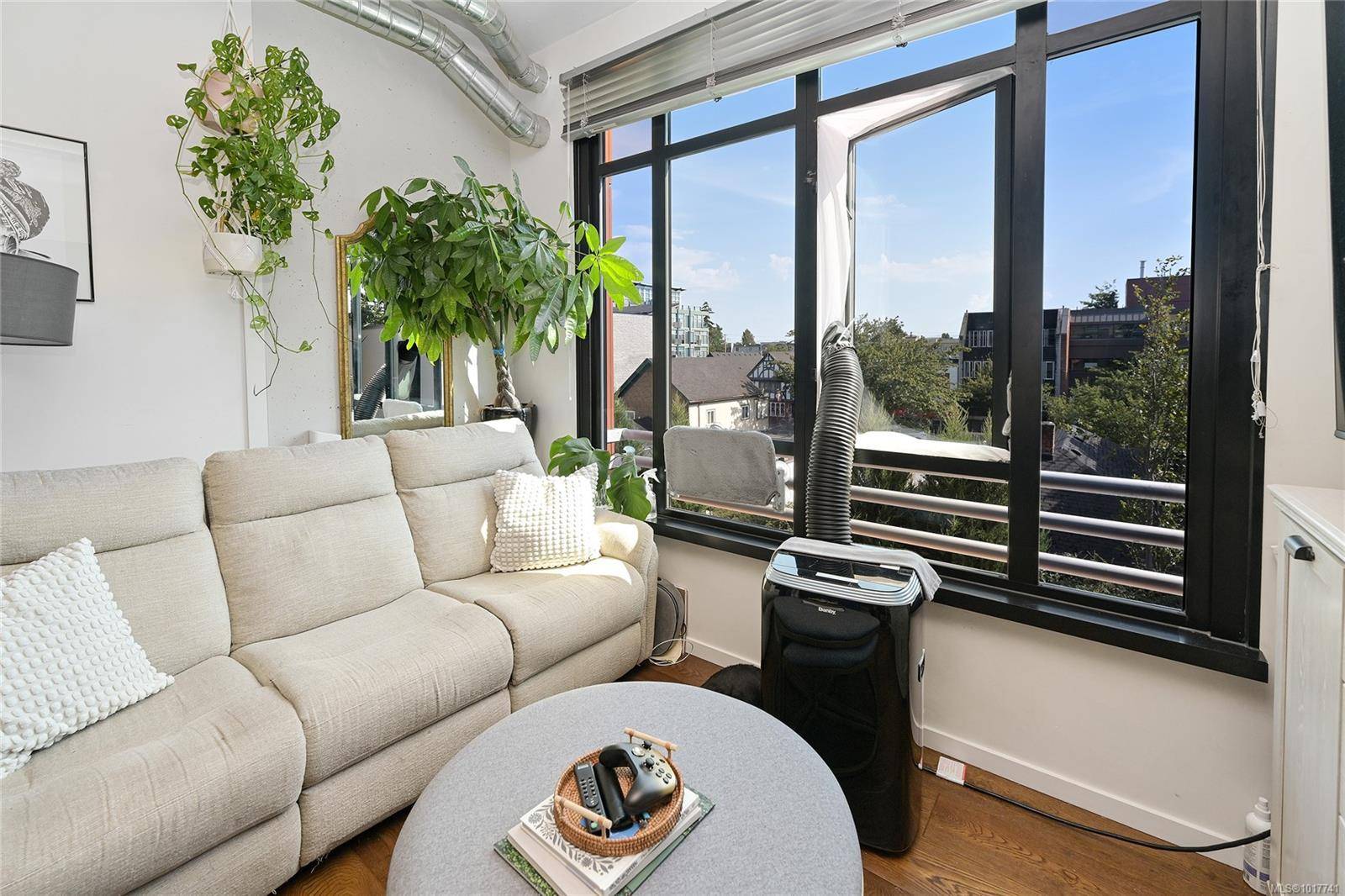 Victoria, BC V8V 0C9,1029 View St #434