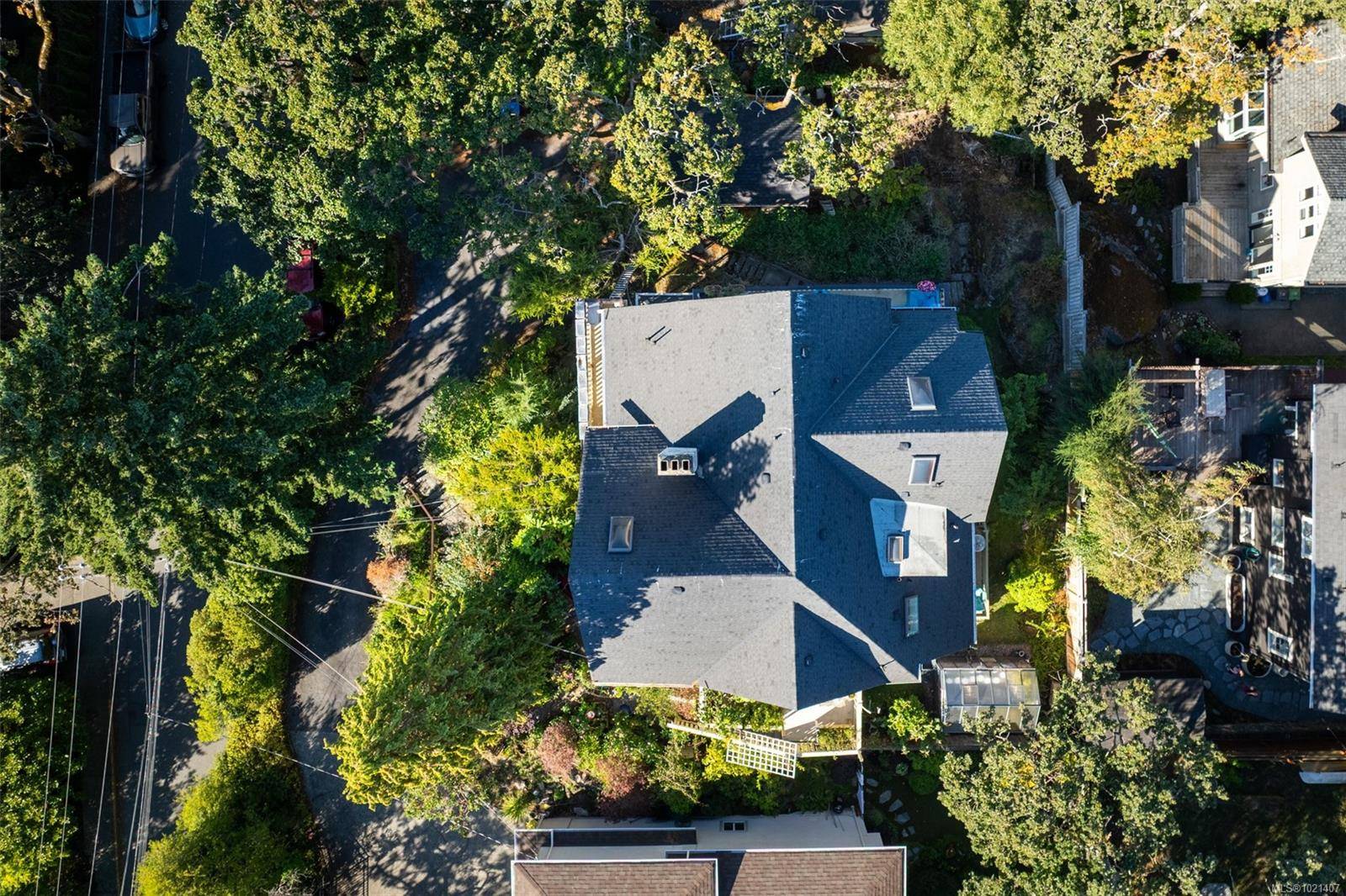 Victoria, BC V8S 3T4,1043/1045 Belmont Ave