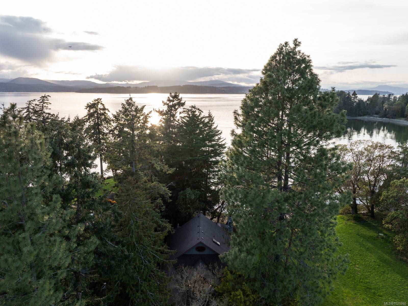 North Saanich, BC V8L 5L7,675 Towner Park Rd