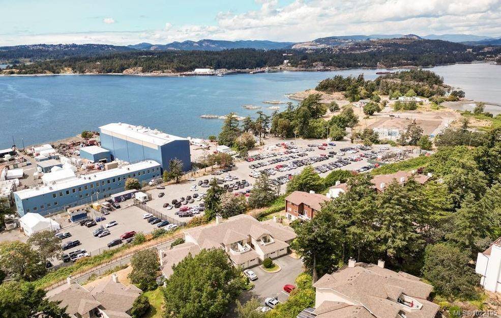 Esquimalt, BC V9A 2P1,909 Admirals Rd #33