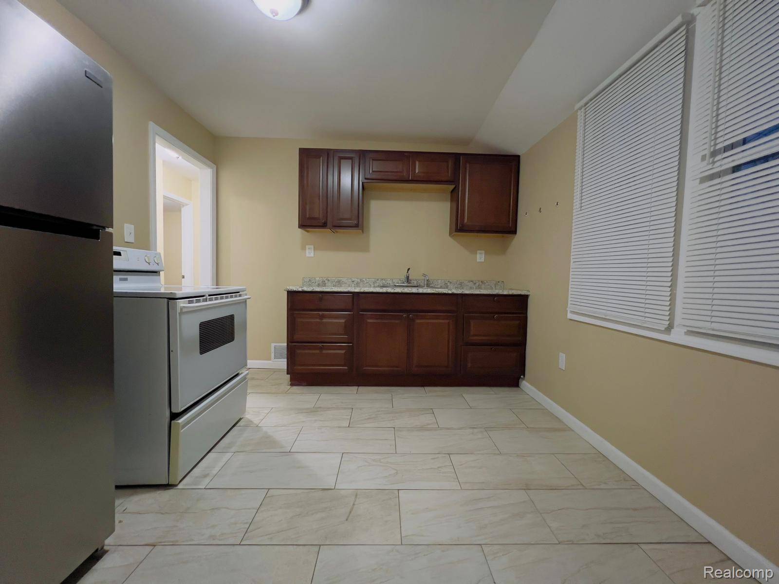 Detroit, MI 48228,8695 Evergreen AVE