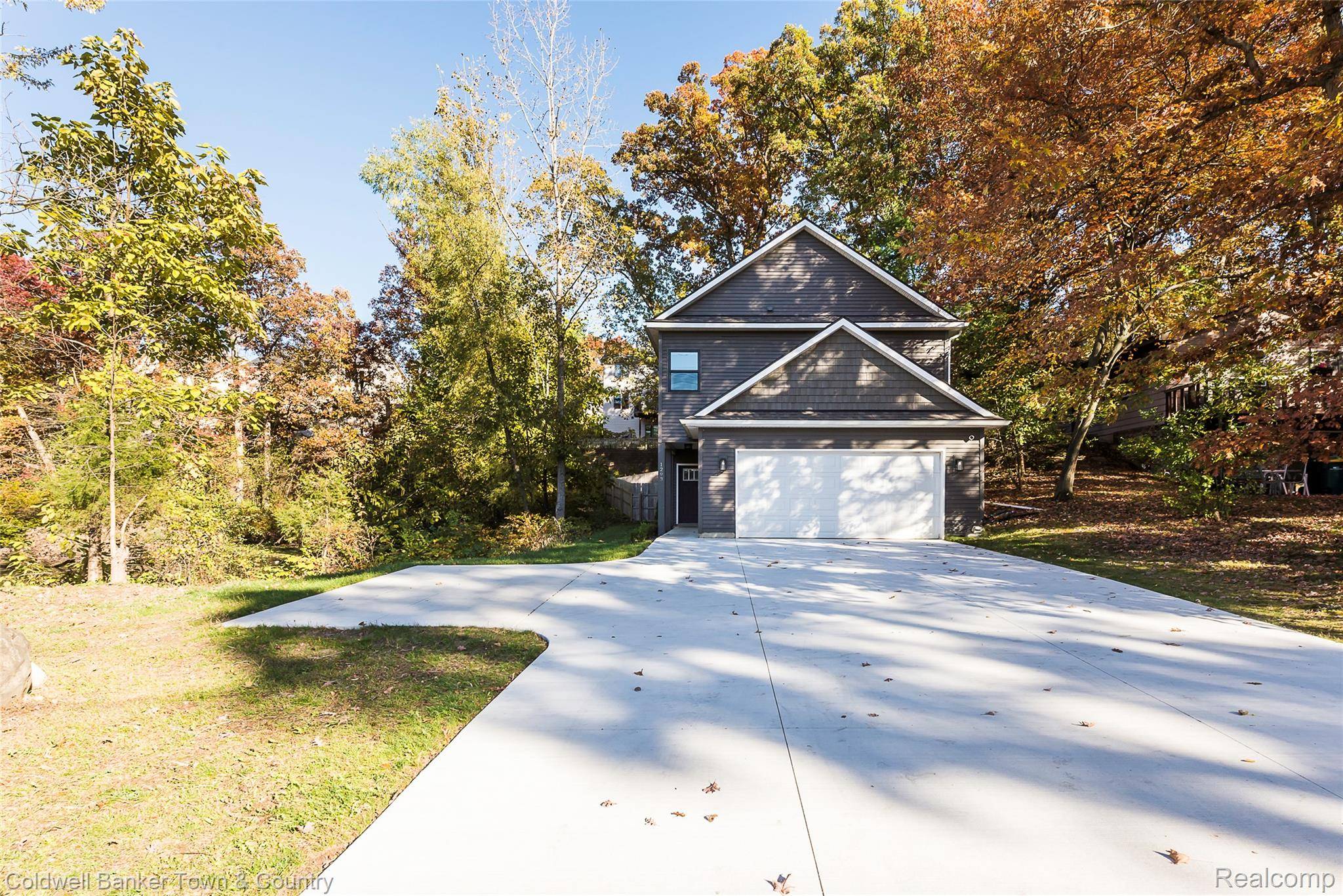 Brighton, MI 48116,1293 Brighton Lake RD